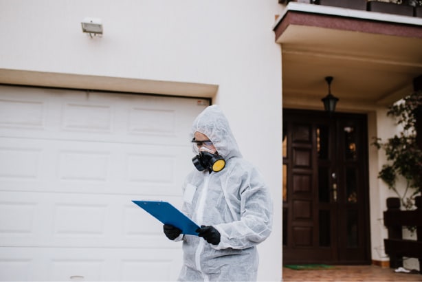 Zone professional working at a house that has a formosan termite problem